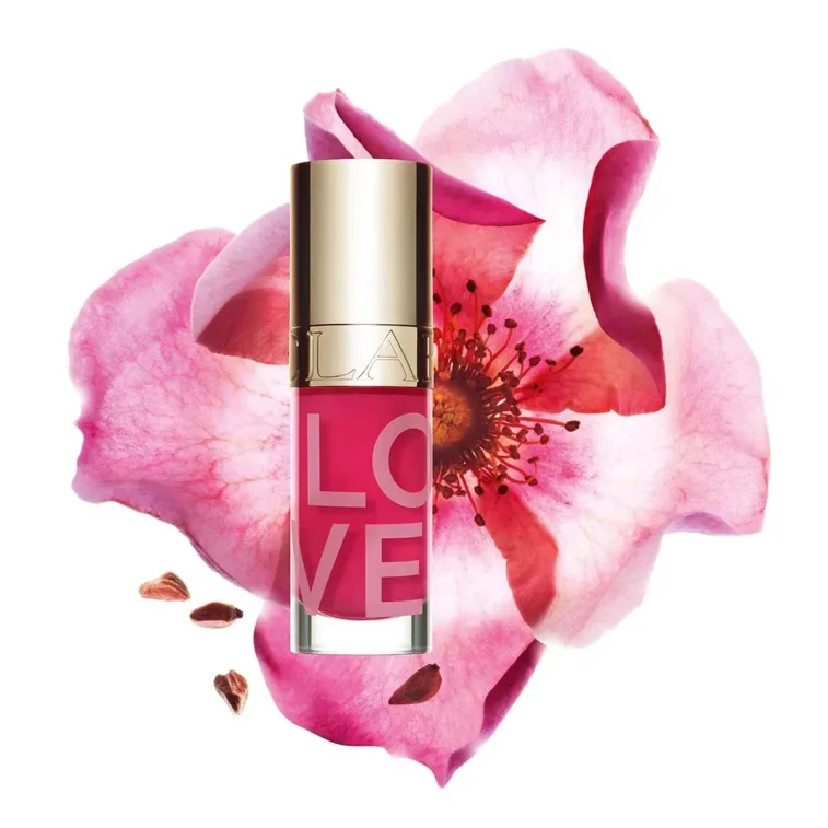 Clarins Lip Comfort Oil Embrace Love: el aceite de labios icónico se viste de rosa y enamora